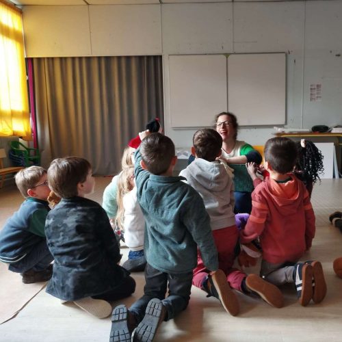 art-thérapie à Nantes avec un groupe d'enfants en maternelle